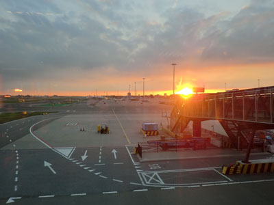 アムス空港の夕日